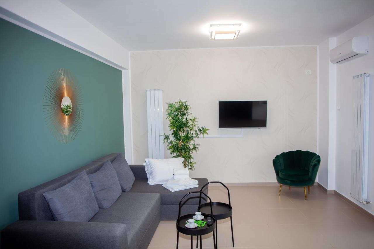 Green Apartament Near The Beach Navodari Exterior photo
