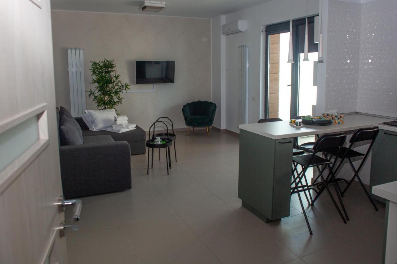Green Apartament Near The Beach Navodari Exterior photo