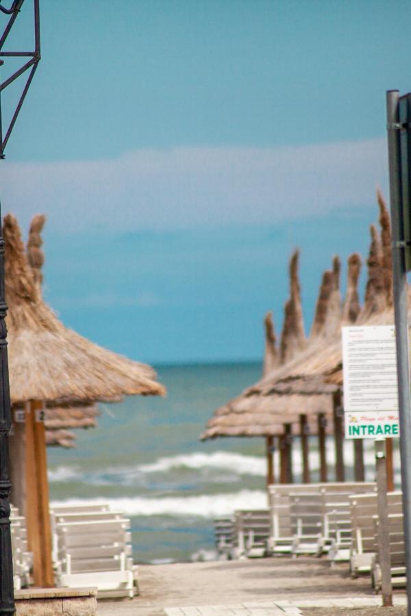 Green Apartament Near The Beach Navodari Exterior photo